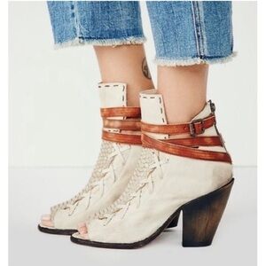 Free People Free Bird by Steven Eagle Ankle Bootie Heels Size 8 Cream Leather